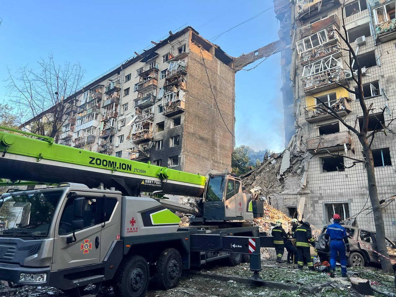 Удар балістичною ракетою по багатоповерхівці в Києві: як виглядає будинок після «прильту» (фото)