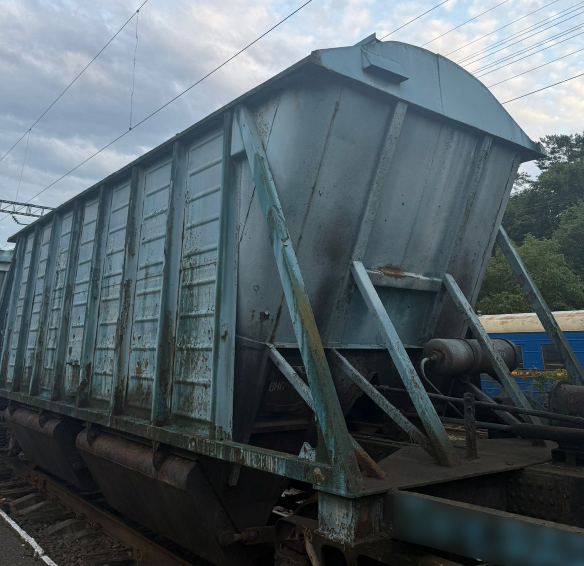 Поблизу Львова хлопця вдарило струмом на даху поїзда