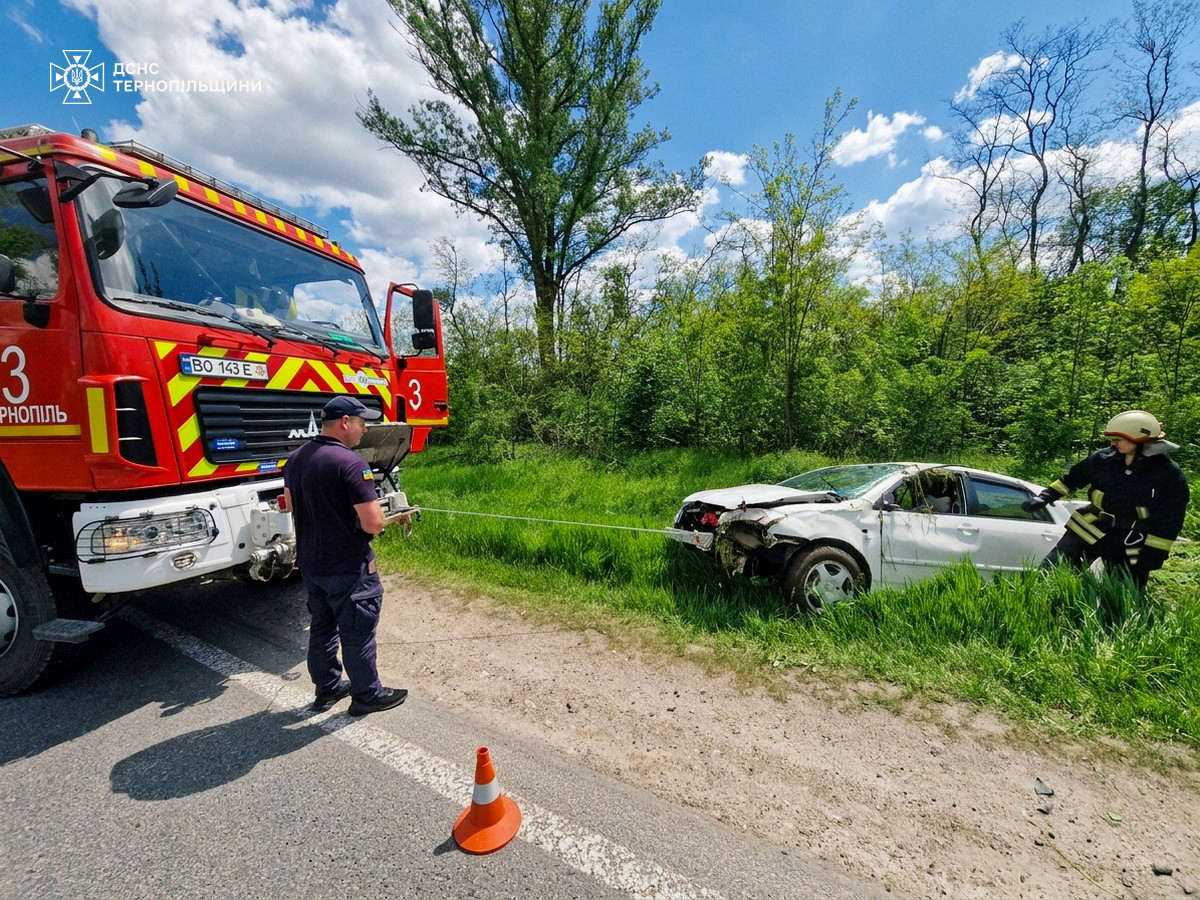 На Тернопільщині сталася дивна аварія: з'явилися фото
