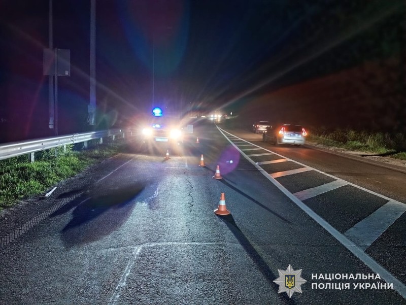 Аварія з летальними наслідками на Львівщині: автомобіль збив пішохода