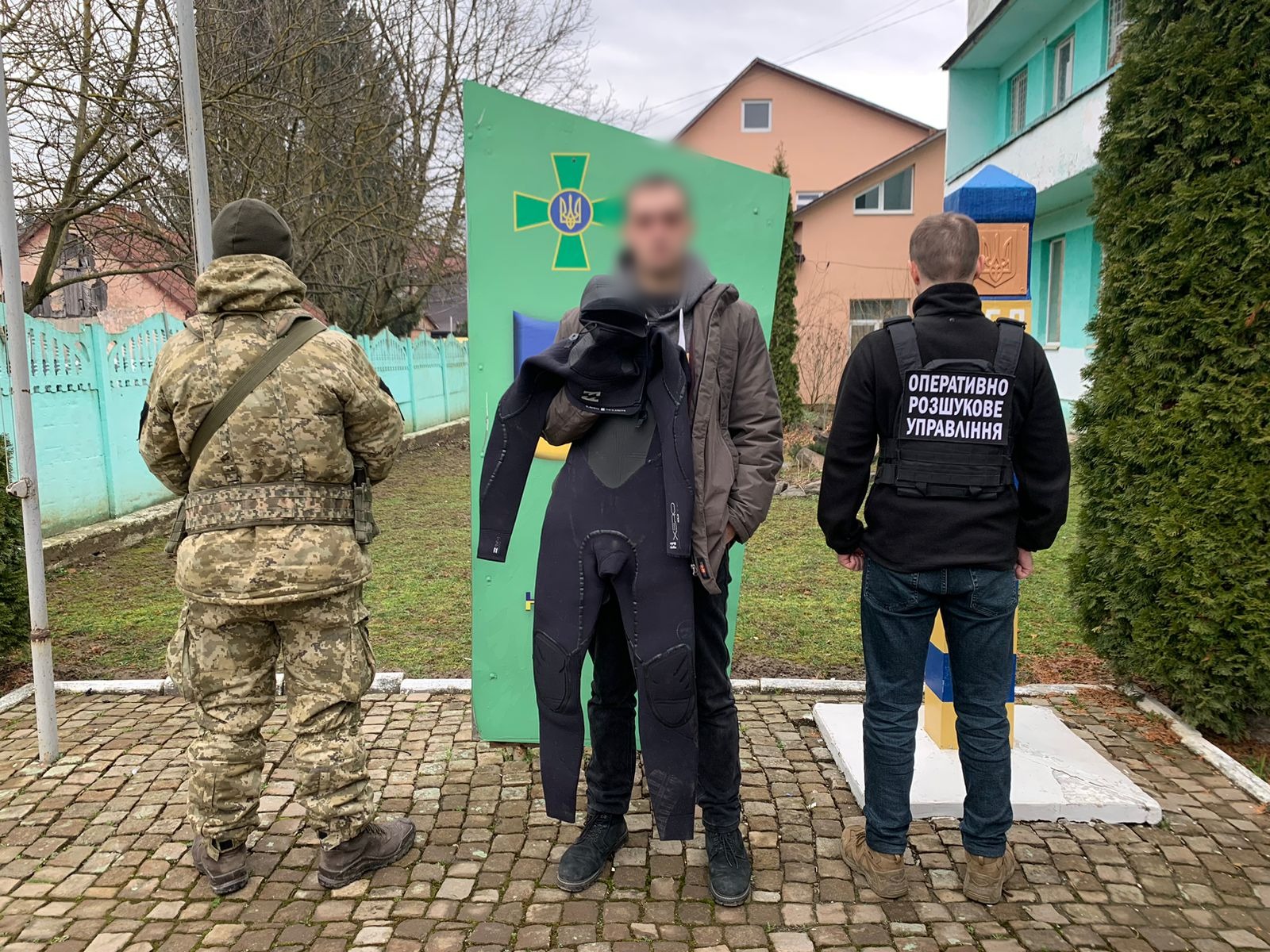 У ластах, гідрокостюмі, на шинах: ухилянти форсують Тису, втікаючи в Румунію