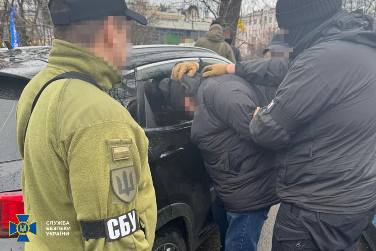 У Києві СБУ затримала податківця, який «обкладав даниною» підприємців (фото)