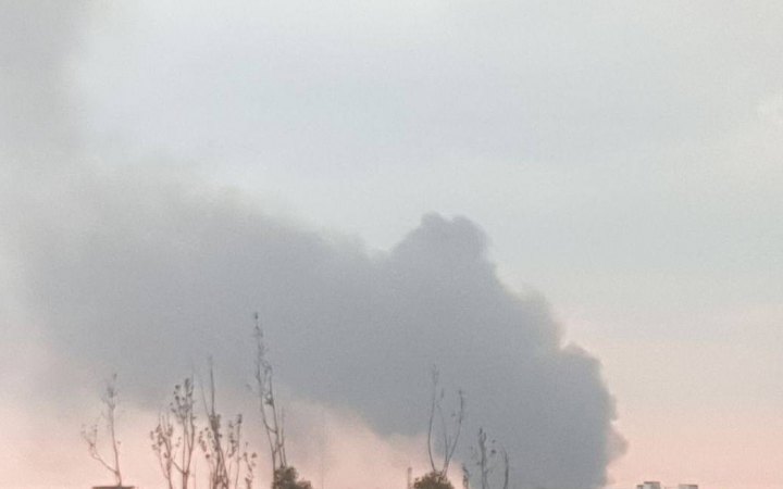 В Запоріжжі окупанти вдарили по багатоповерхівці: перше відео