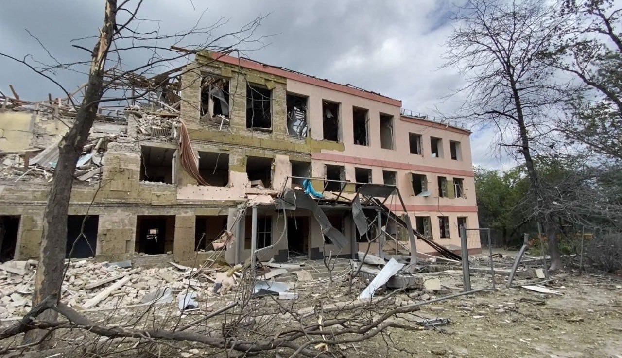 З-під завалів зруйнованої школи в Краматорську здістали тіла трьох загиблих