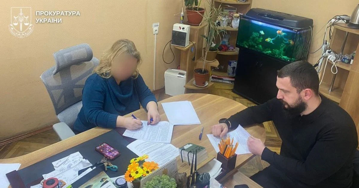 Різала ножем голову і зв’язувала рідного сина: у Києві судитимуть чиновницю за бездіяльність