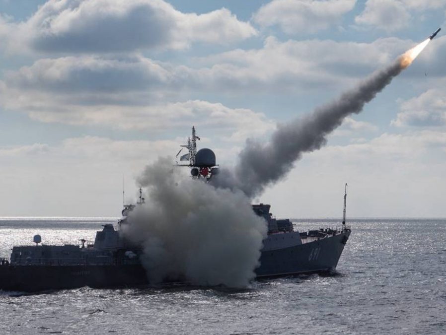 У Чорному морі Росія тримає три ракетоносії із сумарним залпом 16 ракет