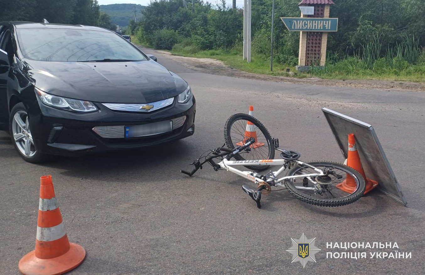 На Львівщині водійка збила велосипедиста