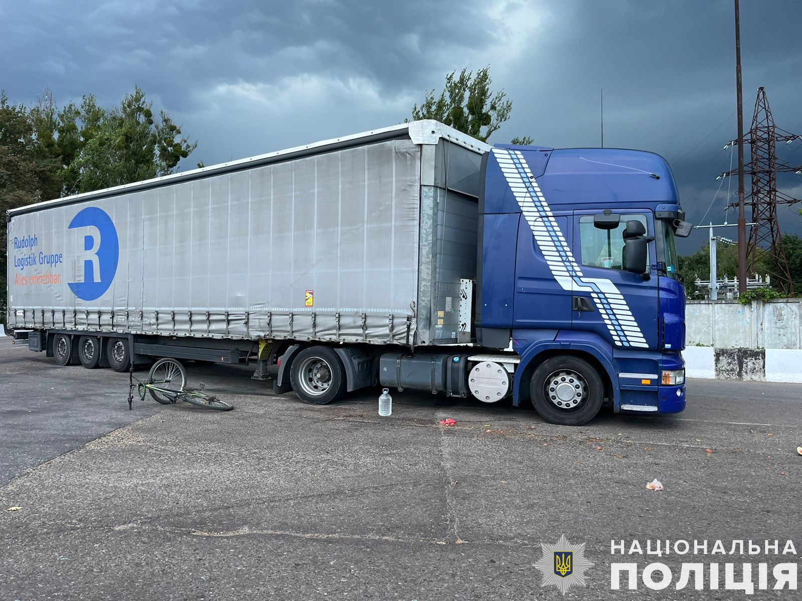 На Львівщині вантажівка збила велосипедистку