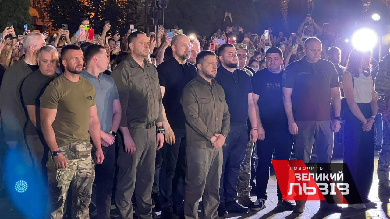 Зеленський з командирами «Азову» прибули до Львова