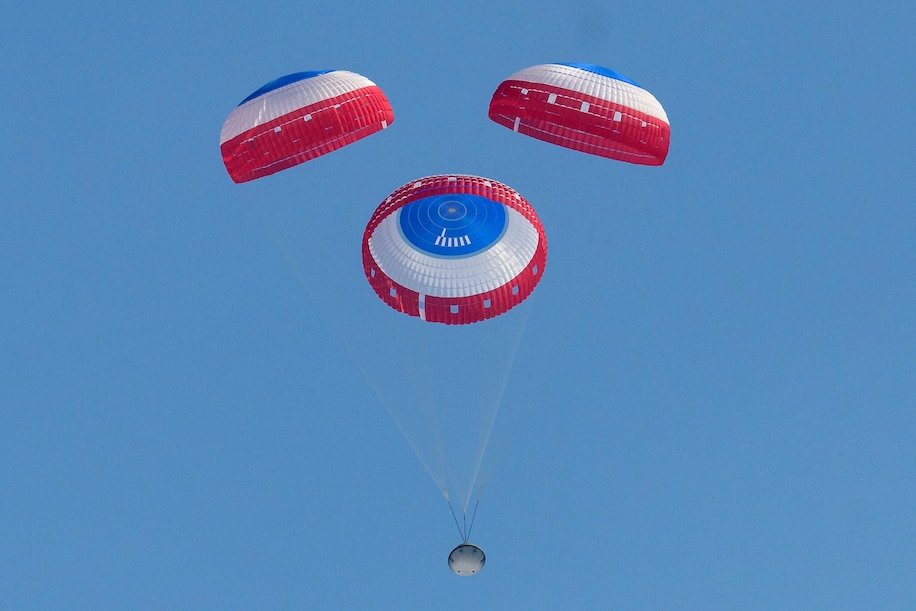 Експериментальний космічний корабель Starliner успішно завершив політ на МКС