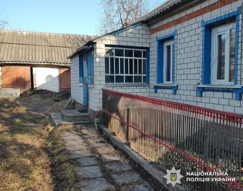 На Житомирщині п’яний чоловік напав з ножем на підлітка і ледь його не вбив