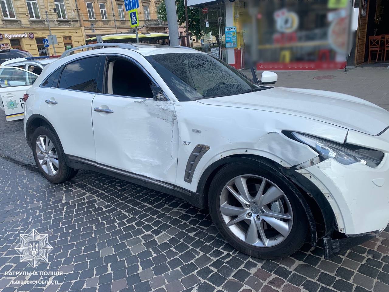 У Львові п'яна водійка влаштувала три аварії, поки її спіймали патрульні (фото)