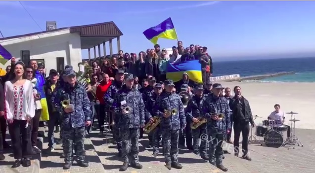 "Ой, у лузі червона калина..." Одеса заспівала головну пісню війни на узбережжі