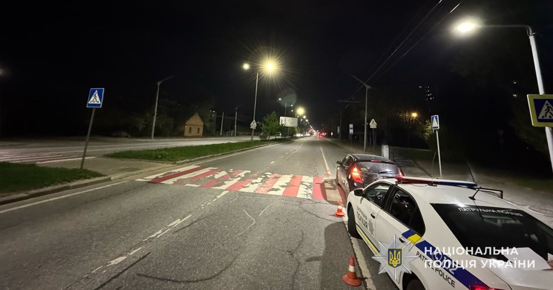 У Львові молода жінка потрапила під колеса авто: фото з місця аварії