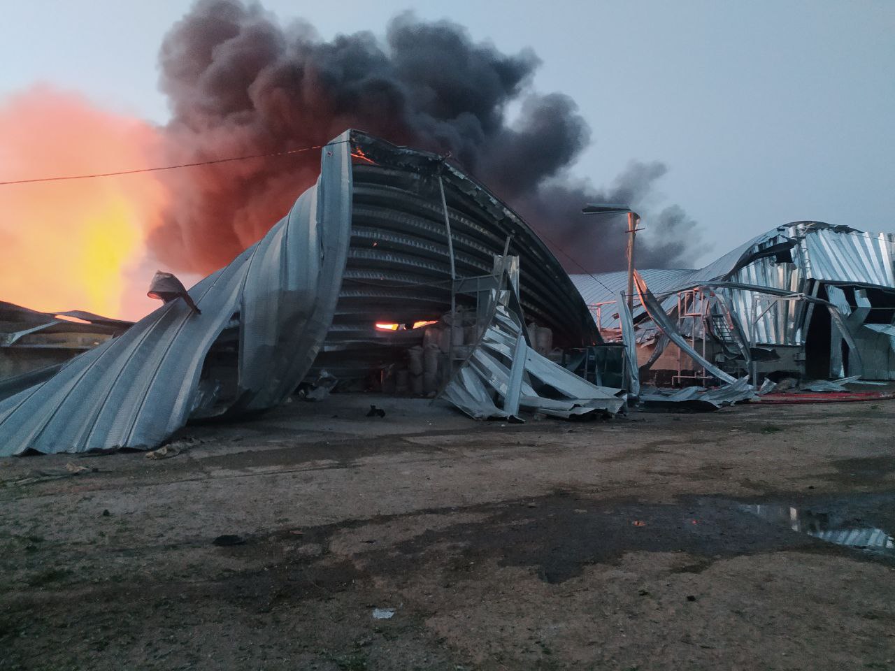 Знищено 120 тонн збіжжя. У мережі показади наслідки нічного удару по Одещині