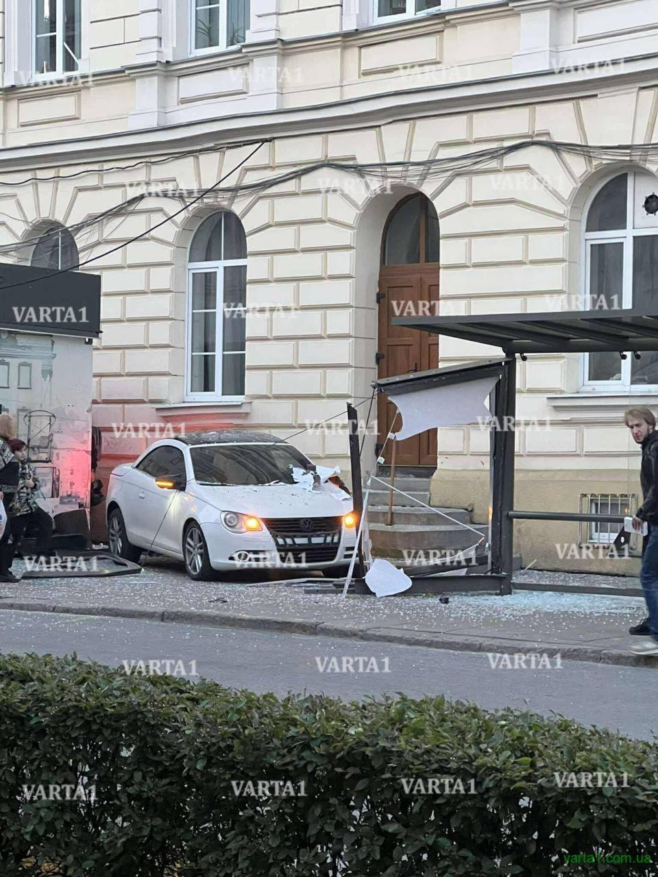 У Львові 21-річна дівчина, яка постраждала в ДТП на зупинці, потребує донорів крові