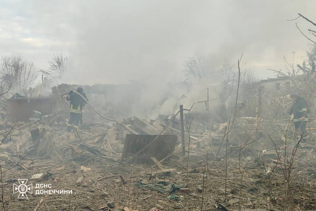 РФ вдарила двома авіабомбами по житловому сектору Краматорська: поранений чоловік (фото)