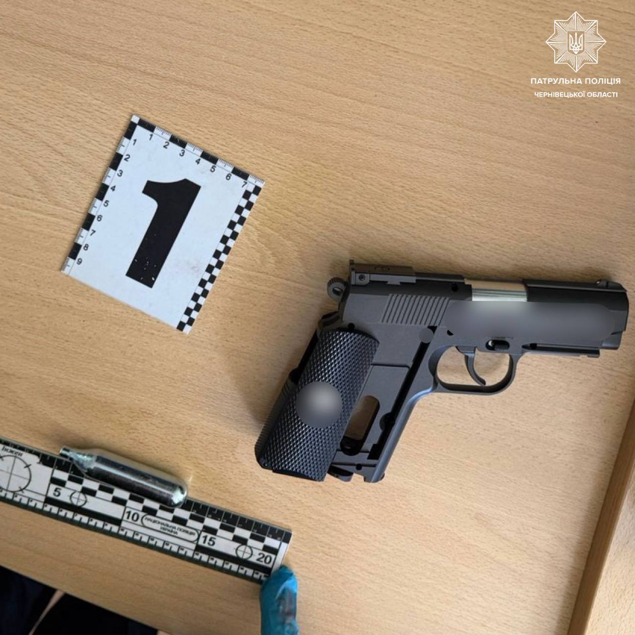 На Буковині підліток влаштував стрілянину біля навчального закладу