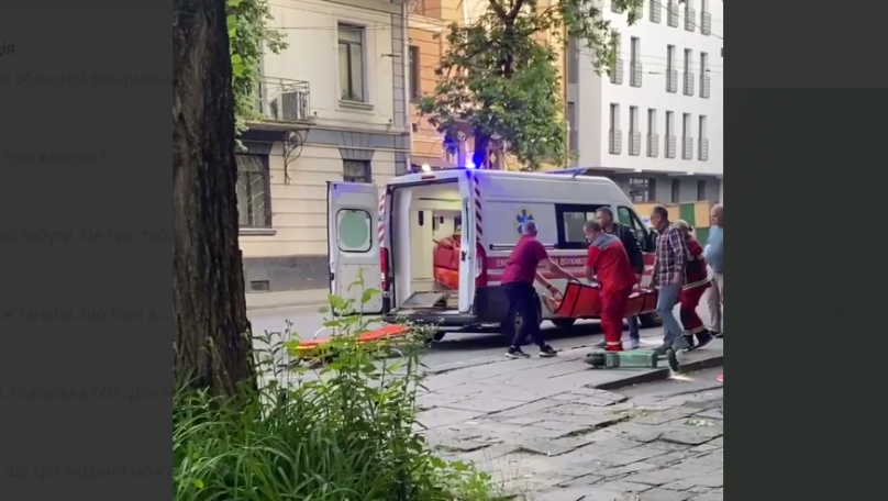 У Львові 17-річна дівчина впала з електросамоката: вона з серйозними травмами голови у лікарні (фото)