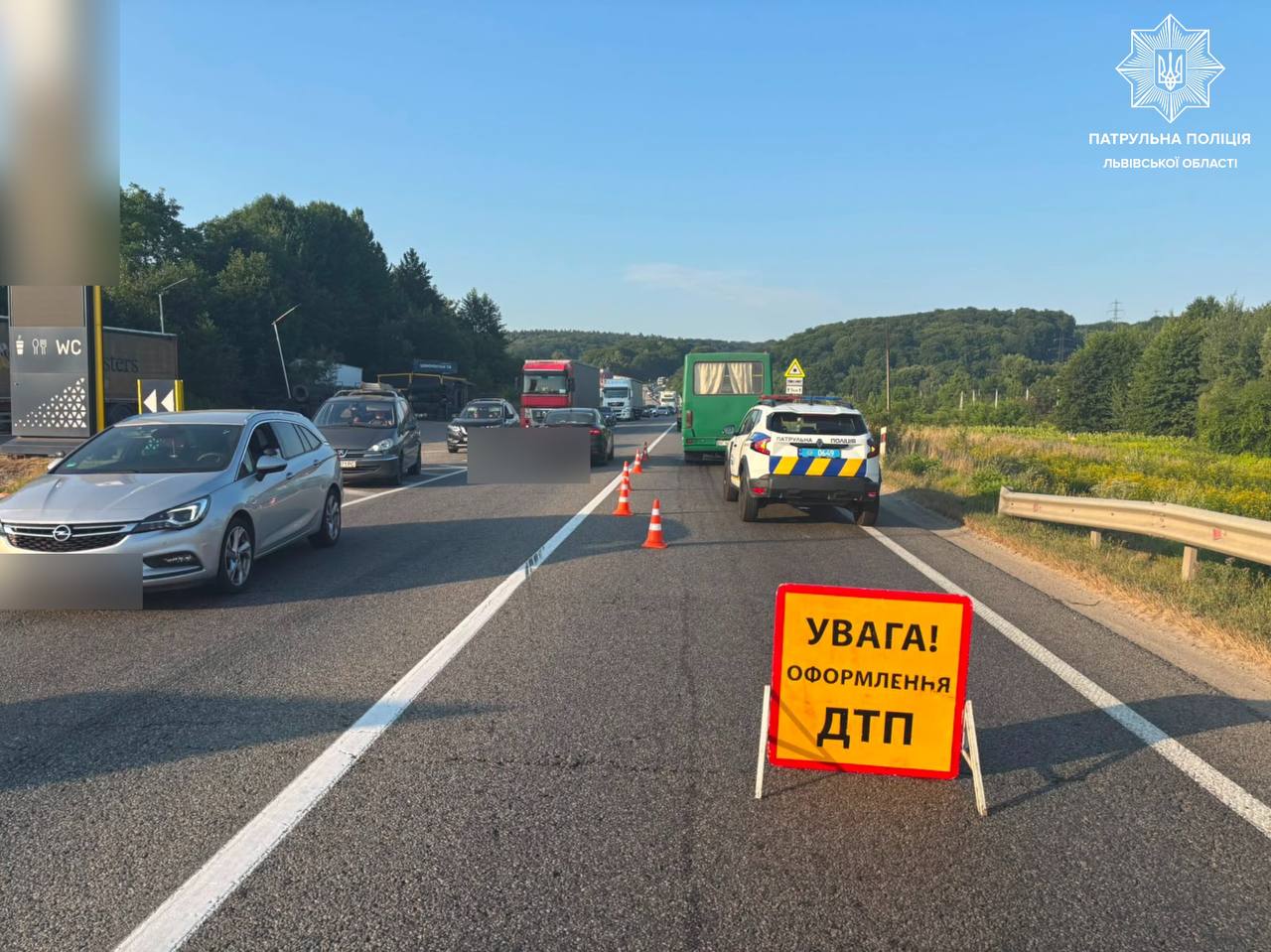 Потужна автотроща на Львівщині: поліція попереджає про серйозні затримки у русі