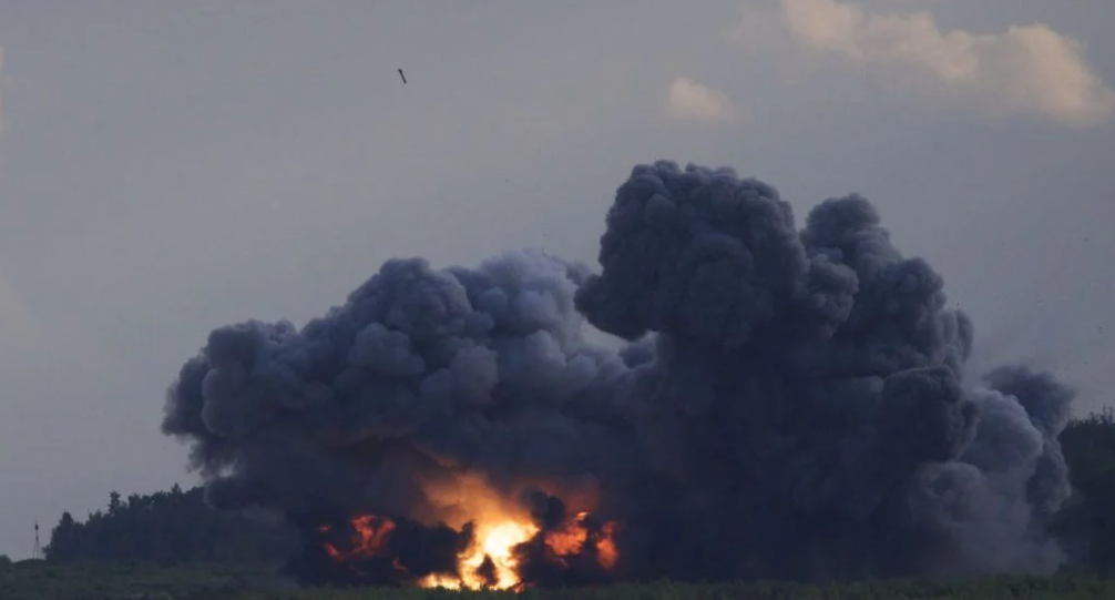 Вночі на Хмельниччині пролунали сильні вибухи: що відомо