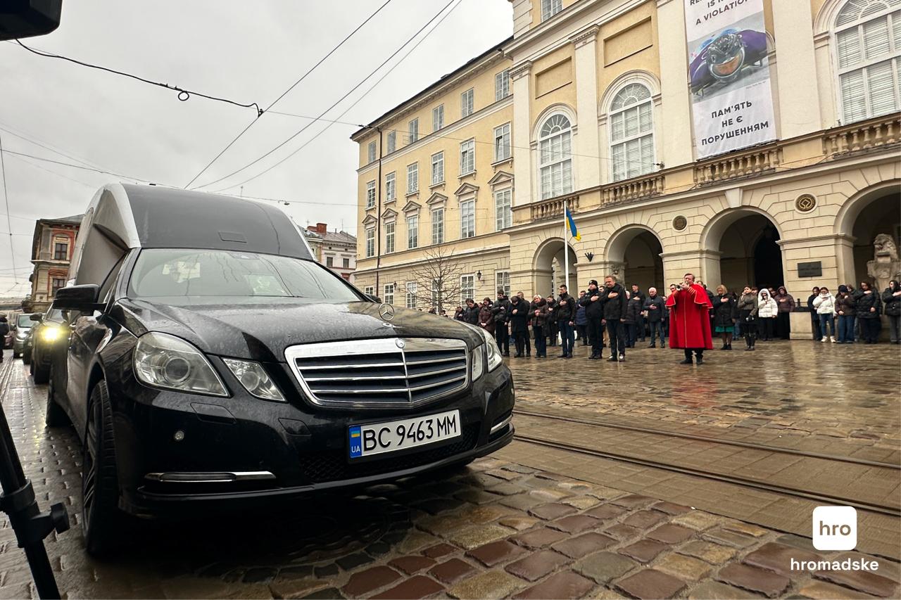 У Львові прощаються із загиблою поліцейською — фоторепортаж