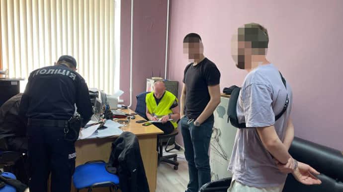 У Києві затримали двох молодиків, які під час атаки знімали роботу ППО