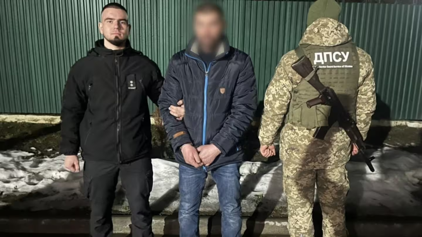 З'явилися фото педофіла, який напередодні суду намагався переплисти Тису