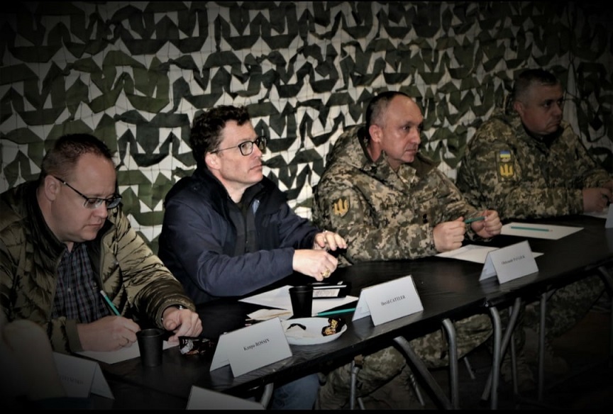 Представники НАТО побували на передових позиціях ООС на Донбасі