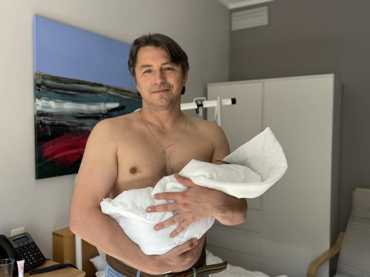 Сергій Притула учетверте став батьком та показав фото з новонародженим сином