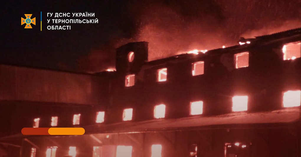 У Чорткові сталася пожежа в приміщенні біля залізниці, затримали поїзд Ворохта – Київ