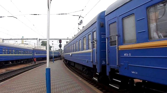 Під Києвом поїзд зійшов з рейок: в "Укрзалізниці" повідомили про затримку рейсів