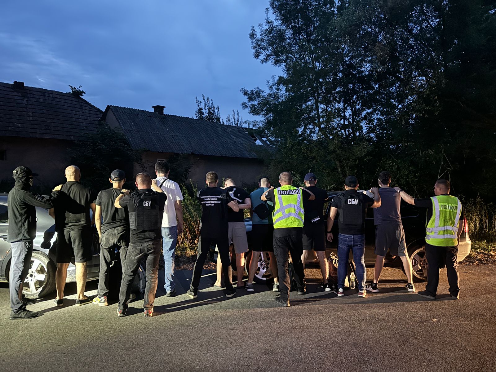 На Закарпатті викрили злочинну схему втечі чоловіків за кордон (відео)