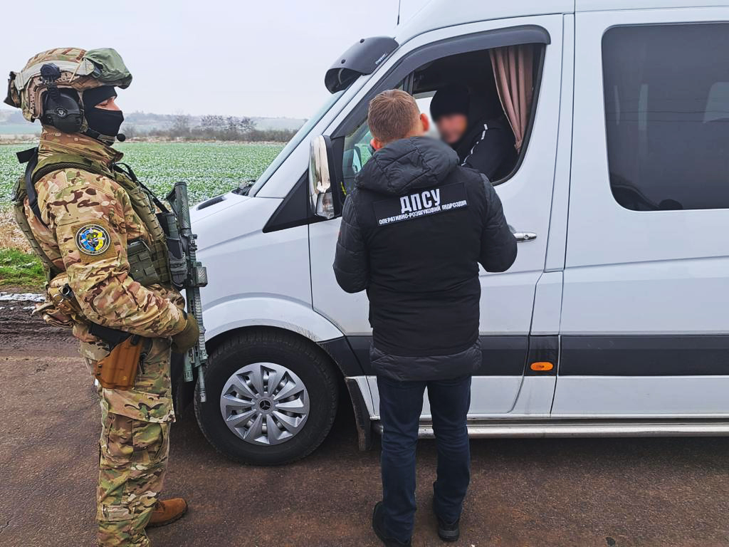 Ухилянтів, які втекли за кордон, каратимуть після повернення додому. Готується законопроєкт