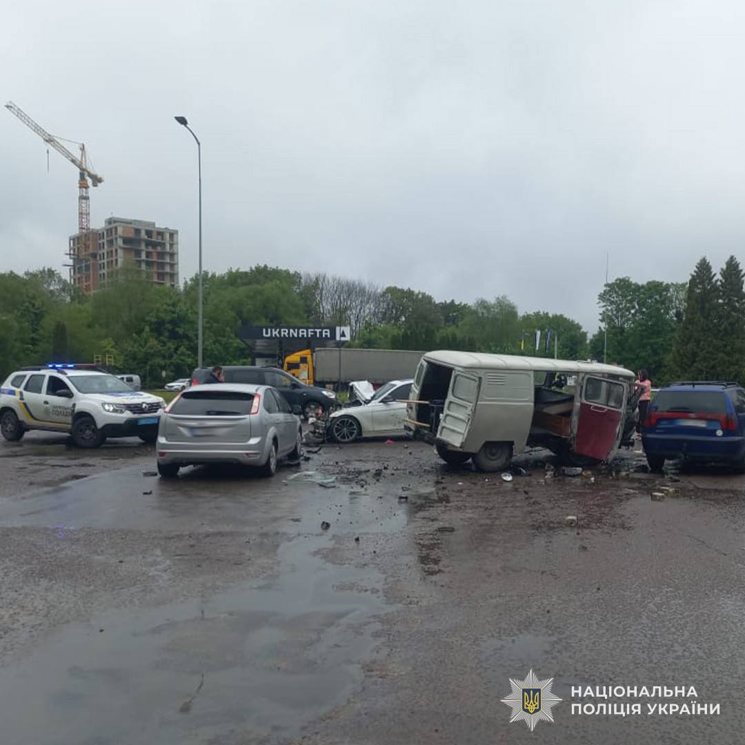 Масштабна ДТП у Львові: Стали відомі деталі (ФОТО)