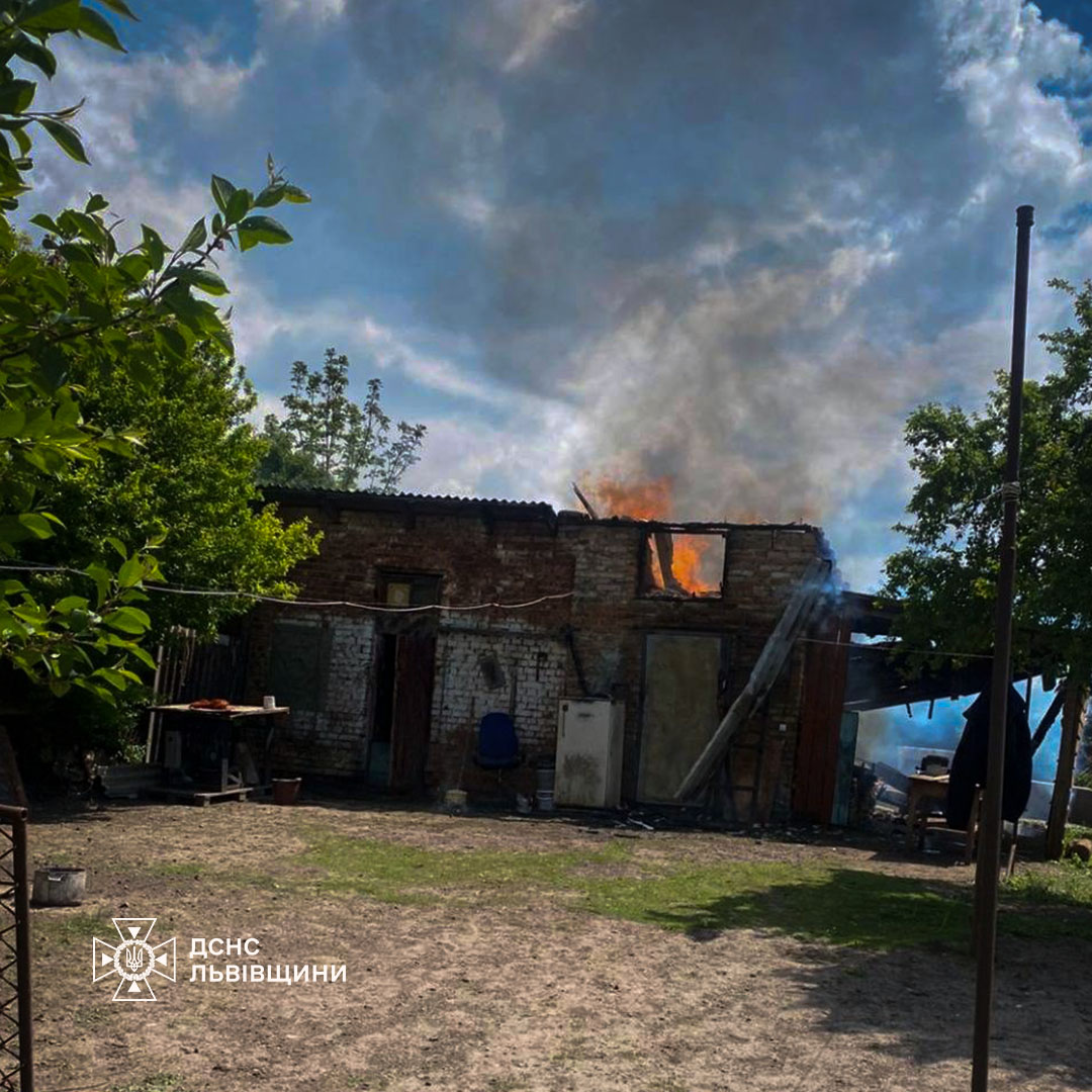 На Львівщині вирувала потужна пожежа: з'явилися фото