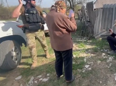 Росіяни обстріляли з «Градів» поліцейських, які привезли допомогу жителям Макіївки