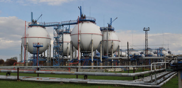 Окупанти обстріляли Кременчуцький нафтопереробний завод