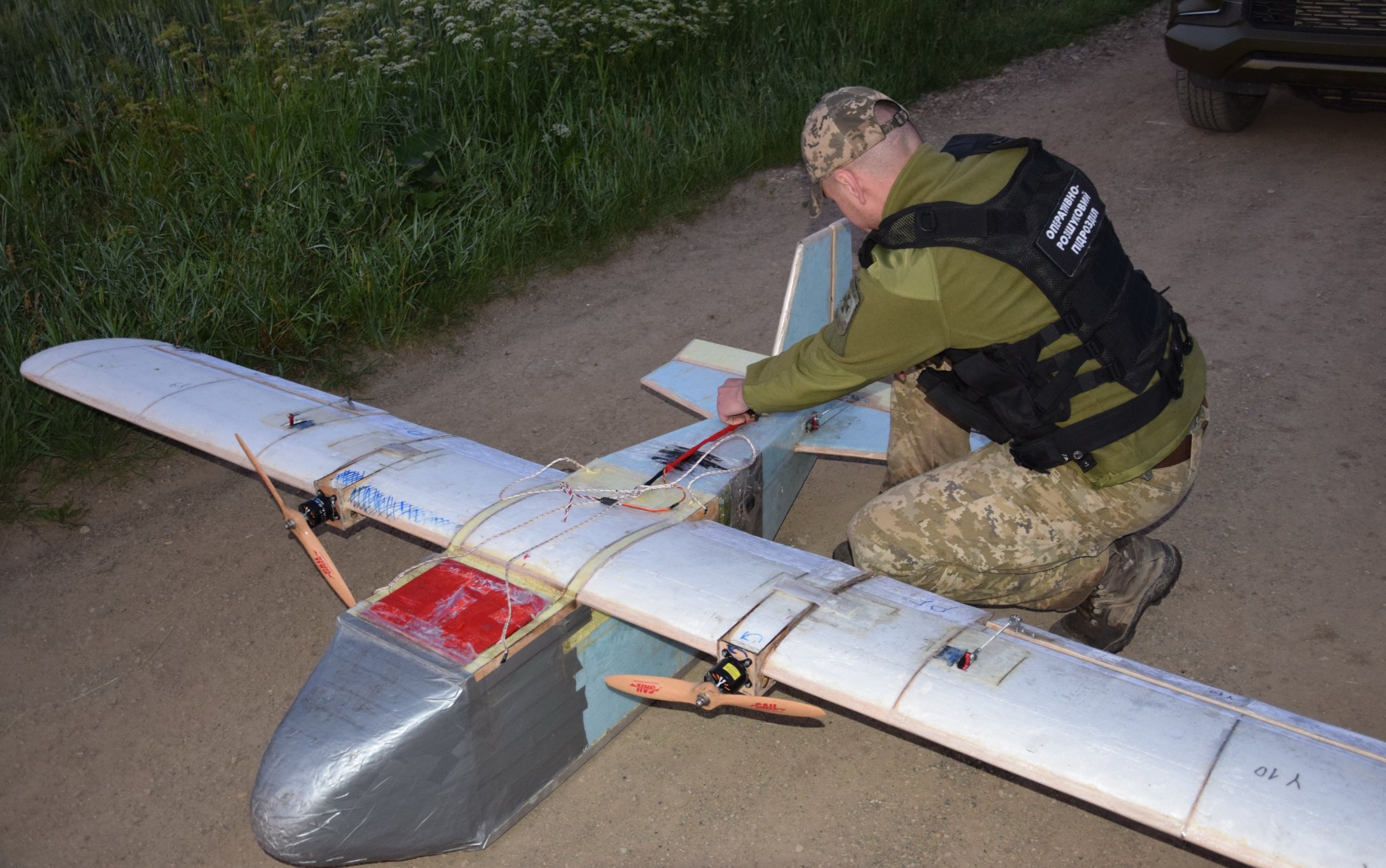 На Буковині впіймали контрабандистів, які переправляли сигарети на саморобному безпілотнику