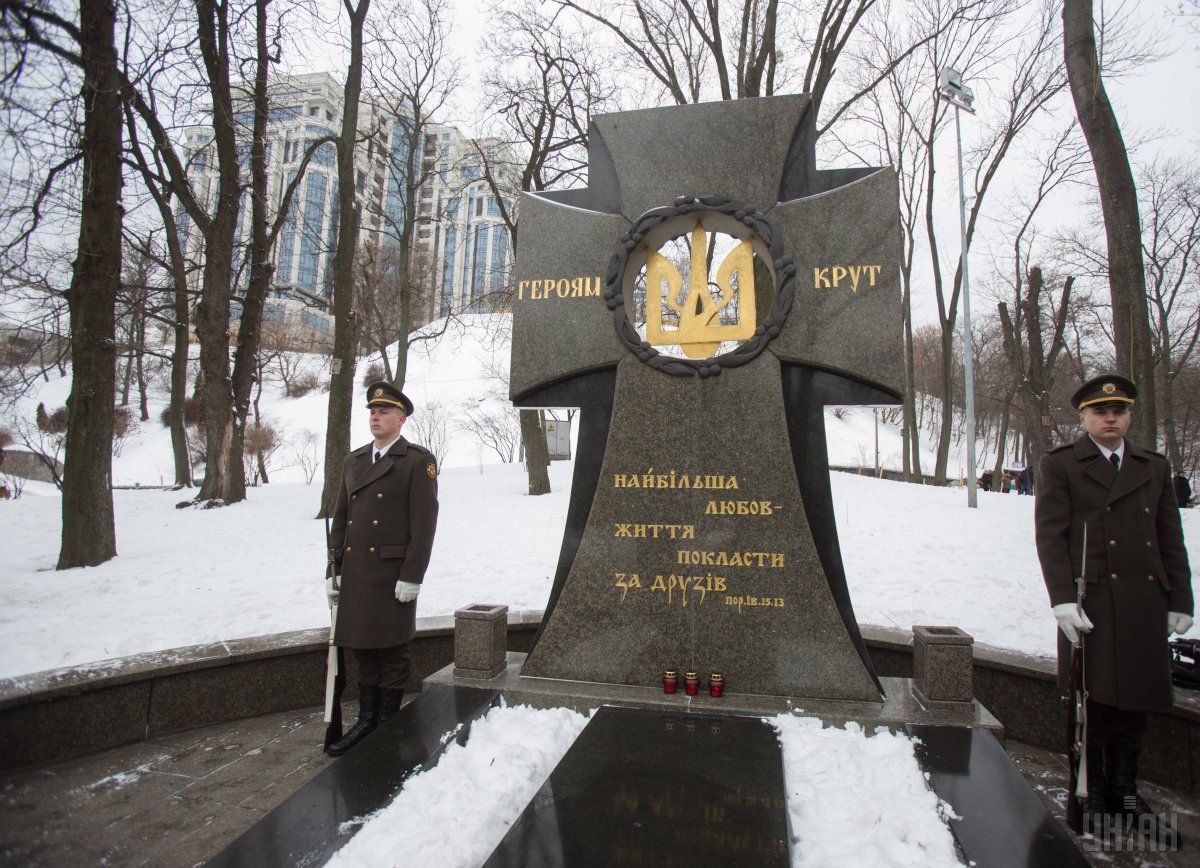 «Пам’ять робить нас сильнішими». Залужний вшанував Героїв Крут