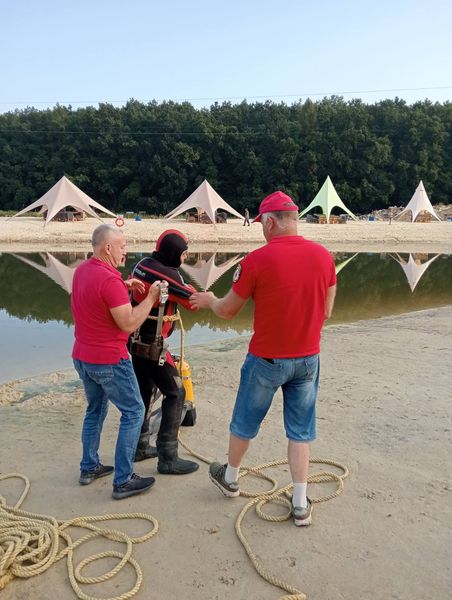 З озера біля Львова рятувальники дістали тіло 48-річного чоловіка