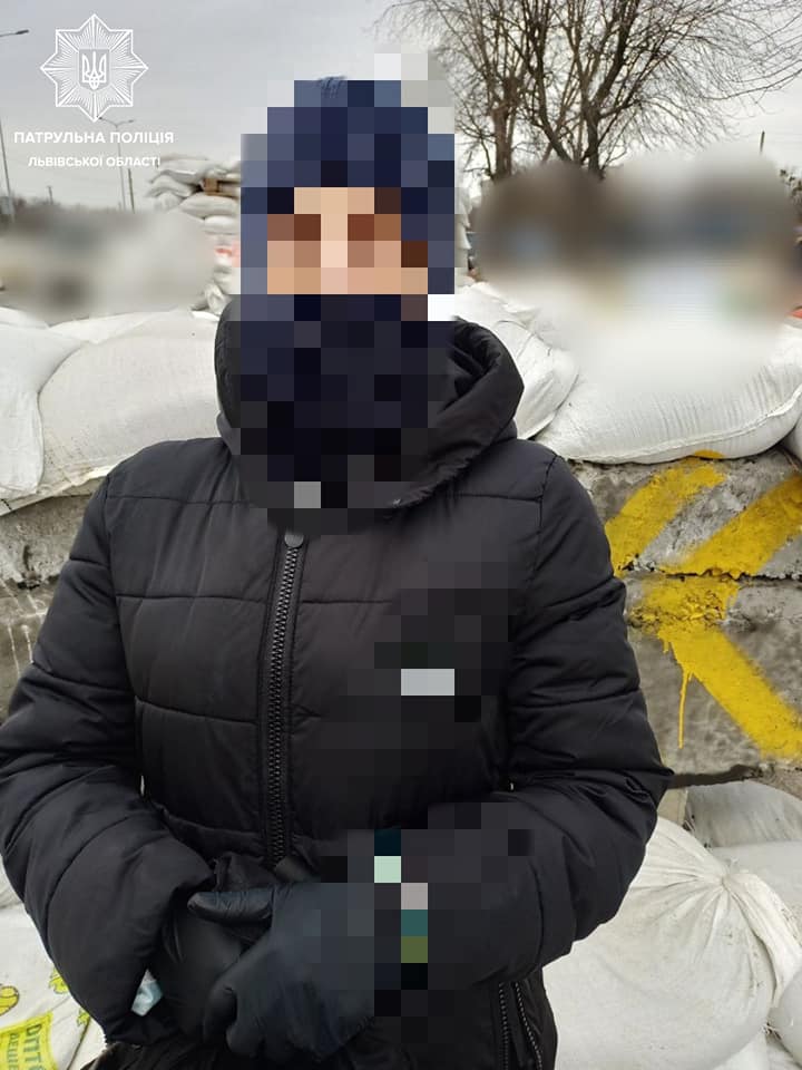 У Львові затримали ймовірну диверсантку, яка фотографувала блокпости