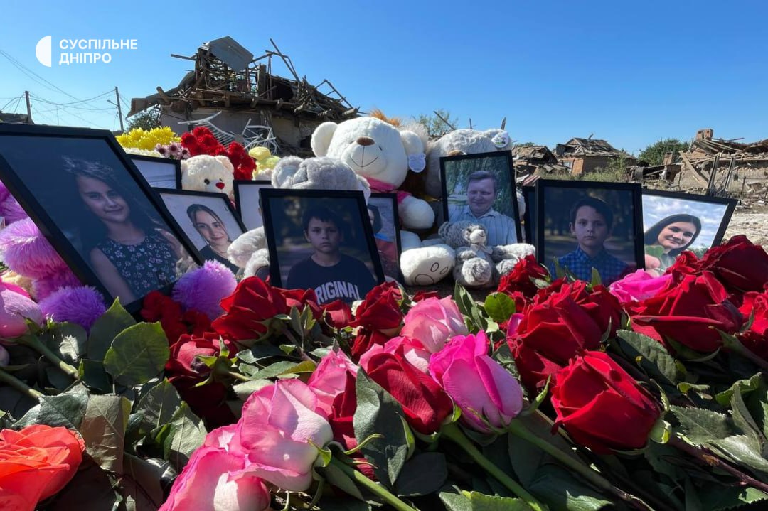 На Криворіжжі вшанували пам'ять загиблої від ракетного удару родини Воронових