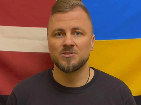 Взимку без їжі та одягу. Латвієць пробіжить 100 км, щоб заохотити людей донатити для України