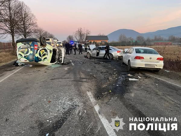 Моторошна ДТП на Закарпатті: загинули двоє людей (фото)