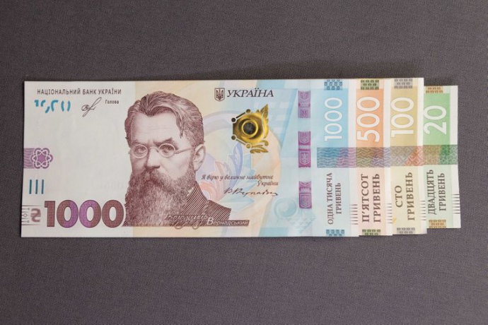 "Тисяча Зеленського". Відомо, звідки візьмуть гроші на премію для вакцинованих