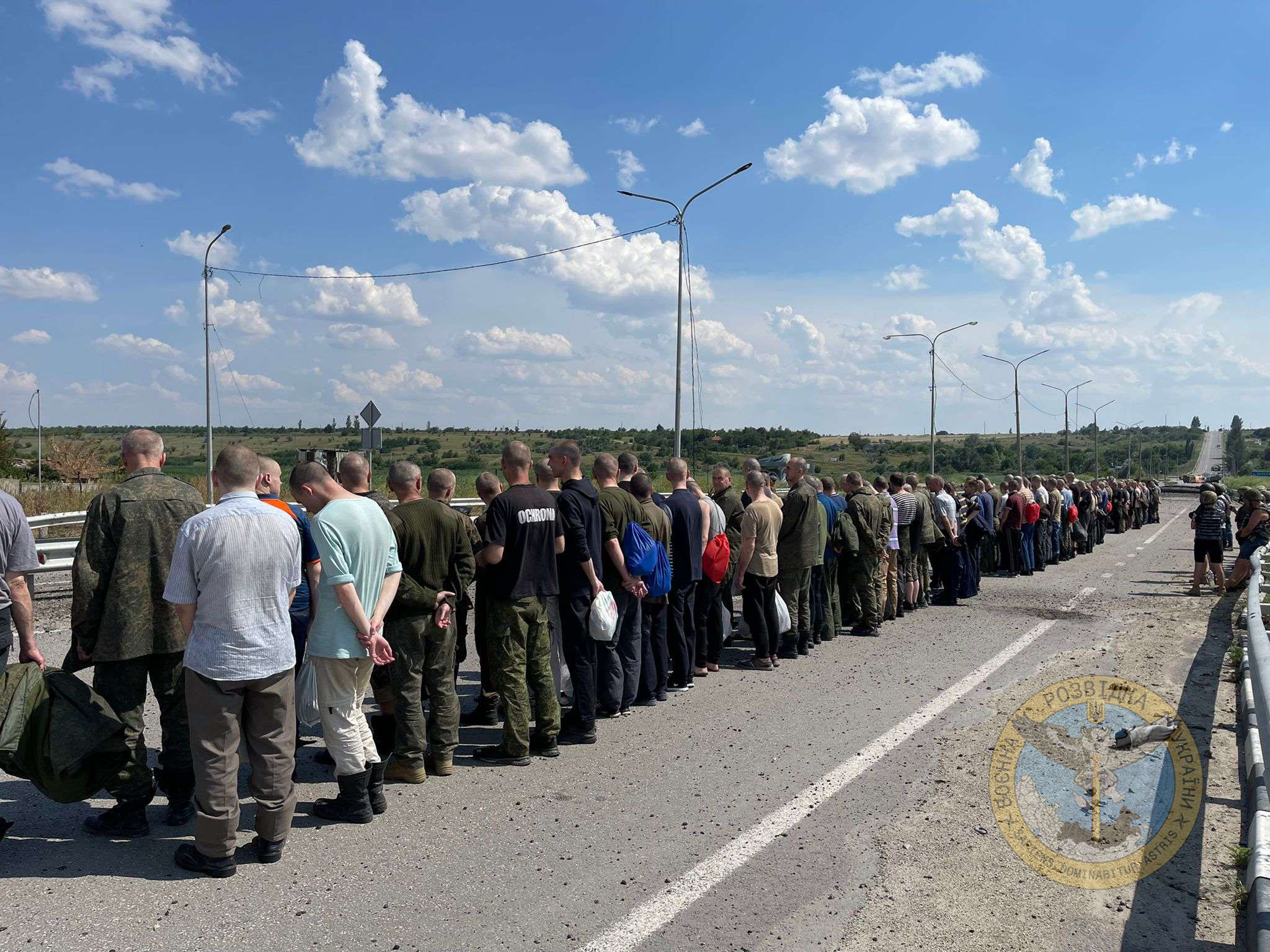 Повернення додому: обмін полонених захисників Маріуполя та "Азвосталі" у фото