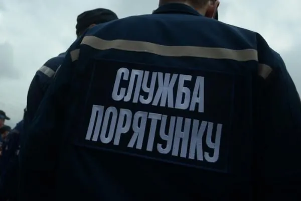 З-під завалів деблоковують 75-річного чоловіка: влада повідомила наслідки удару по Харкову