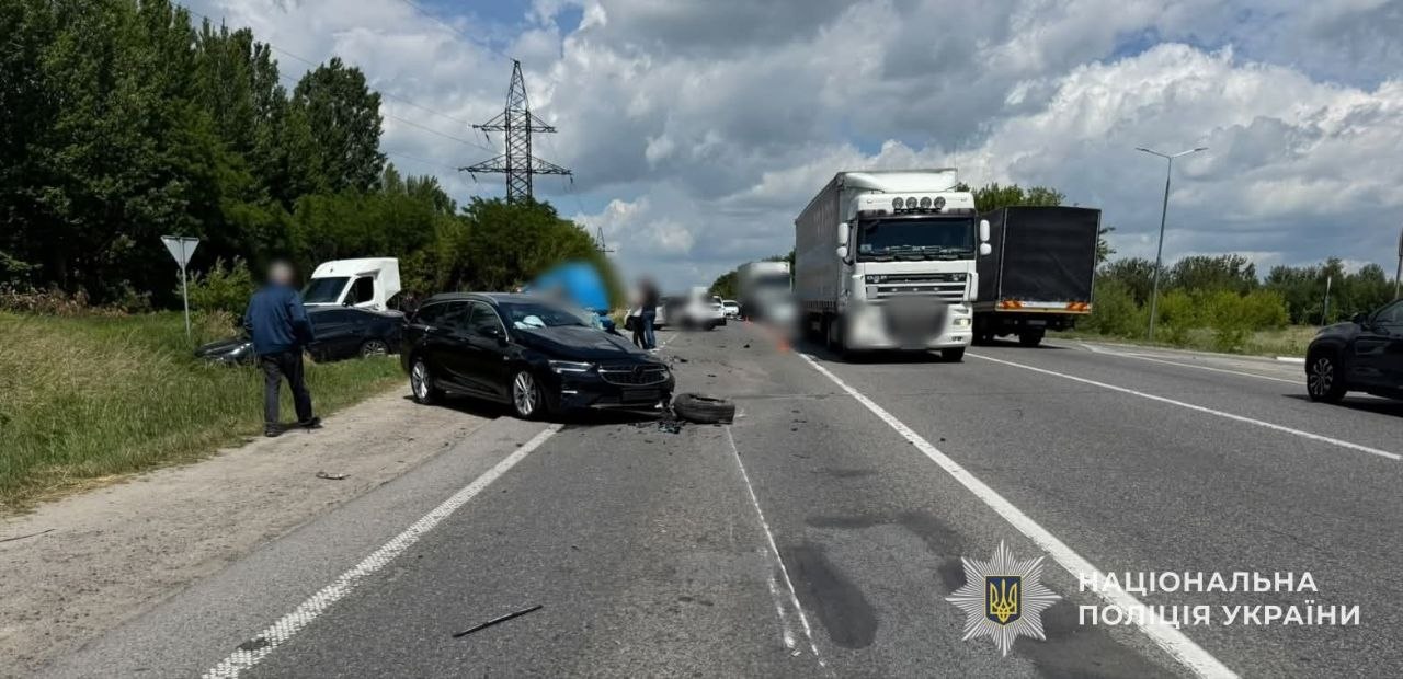 Автотроща біля Львова: з'явилися фото з місця аварії