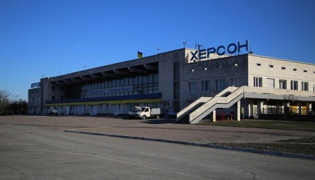 У Херсонському аеропорту українці розбили базу складування ворожої техніки